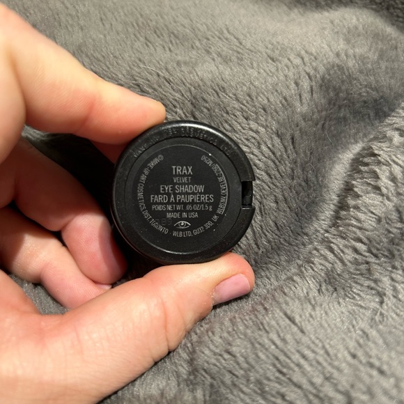 M.A.C Eyeshadow - Picture 3 of 3